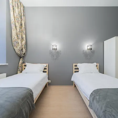 Hales Self Check-in - Lollo