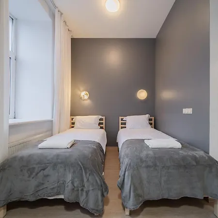 Hales Self Check-in - Lollo