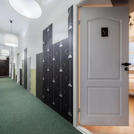 Hales Self Check-in - Lollo