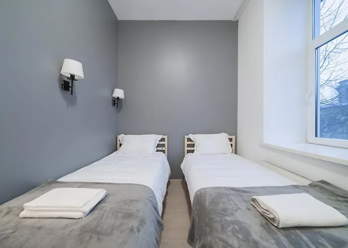 Hales Self Check-in - Lollo 3*