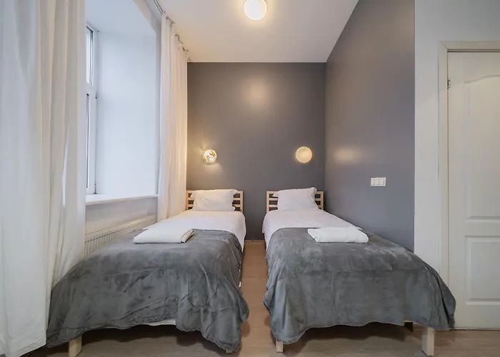 Hales Self Check-in - Lollo